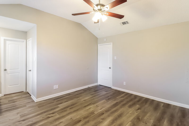 2,125/Mo, 536 N Park Drive Saginaw, TX 76179 Main Bedroom View 2