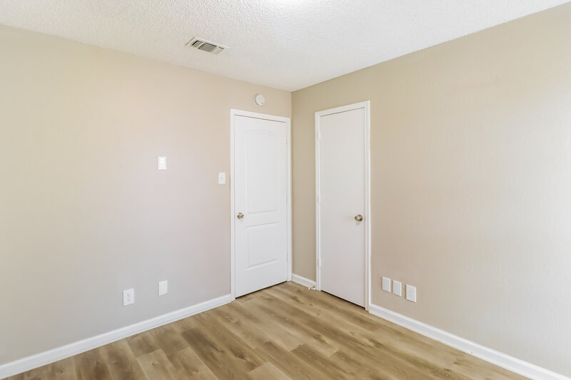 2,125/Mo, 536 N Park Drive Saginaw, TX 76179 Bedroom View 3