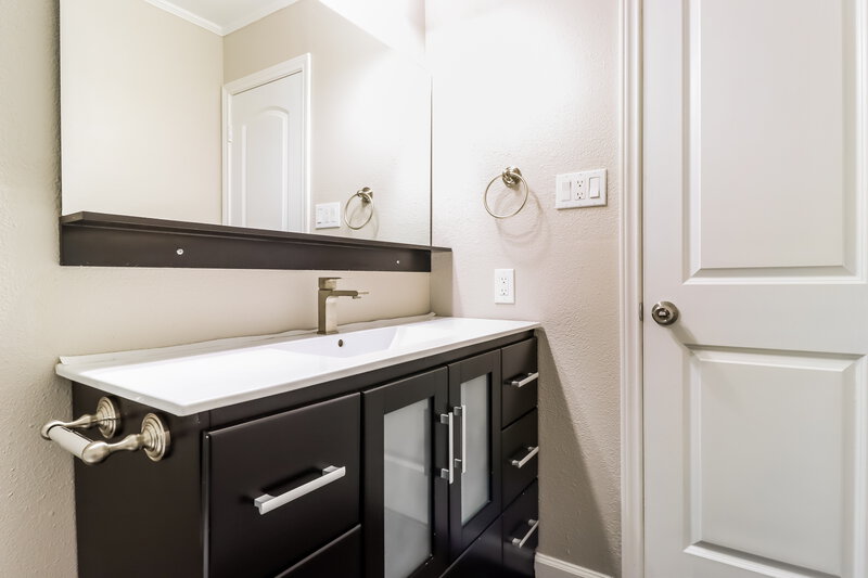 2,125/Mo, 536 N Park Drive Saginaw, TX 76179 Bathroom View
