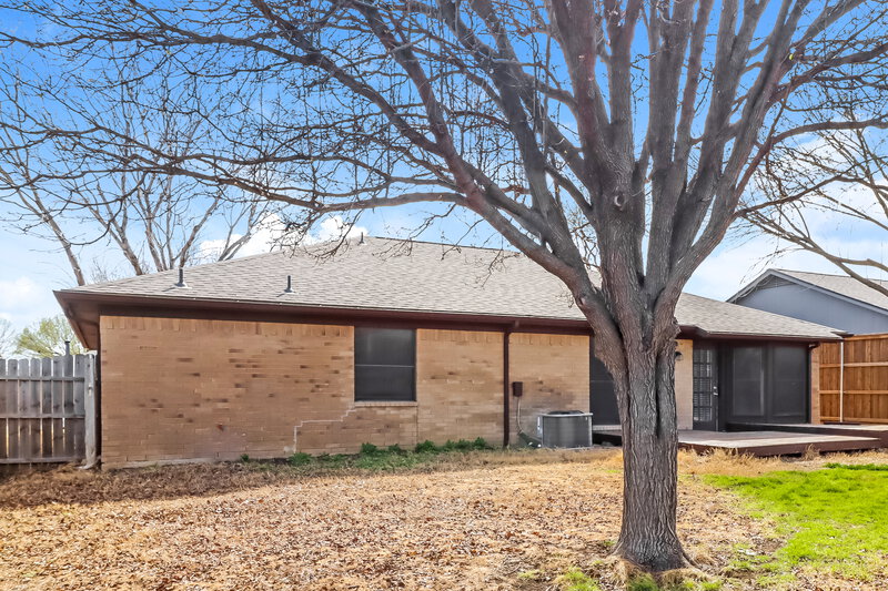 2,125/Mo, 536 N Park Drive Saginaw, TX 76179 Rear View