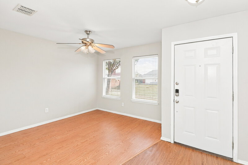 2,100/Mo, 2325 Northway Denton, TX 76207 Foyer View