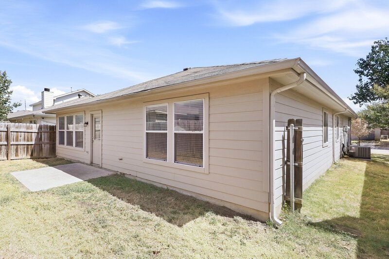 2,100/Mo, 2325 Northway Denton, TX 76207 Rear View