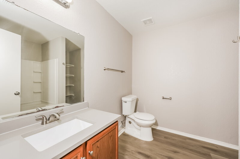 1,865/Mo, 1337 Castle Ridge Road Fort Worth, TX 76140 Main Bathroom View