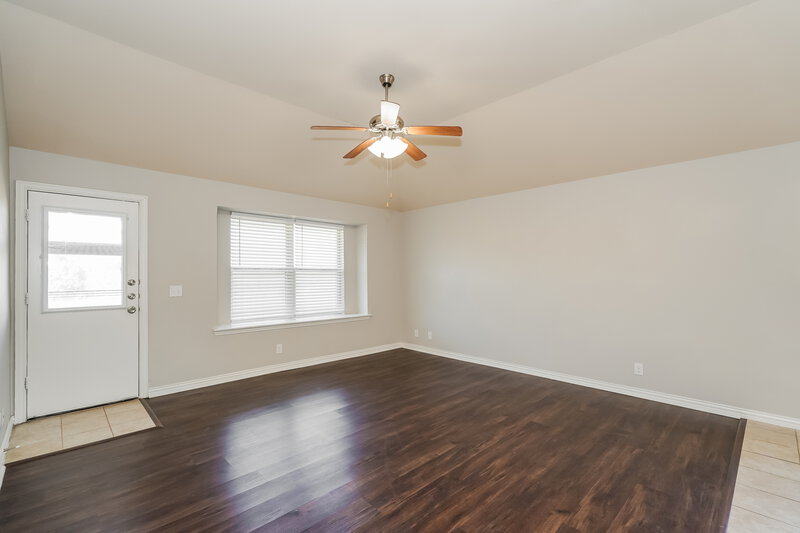 2,180/Mo, 4933 Lemon Grove Dr Fort Worth, TX 76135 Living Room View