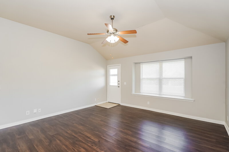 2,180/Mo, 4933 Lemon Grove Dr Fort Worth, TX 76135 Living Room View 2