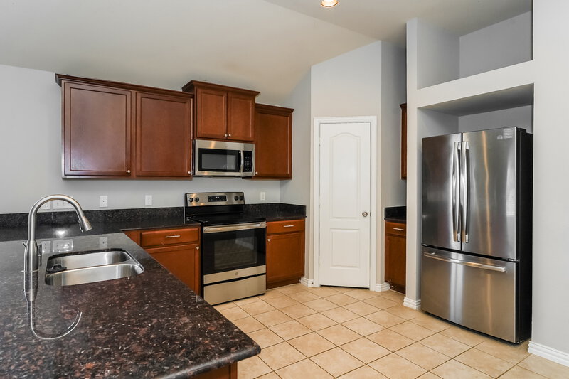 2,180/Mo, 4933 Lemon Grove Dr Fort Worth, TX 76135 Kitchen View