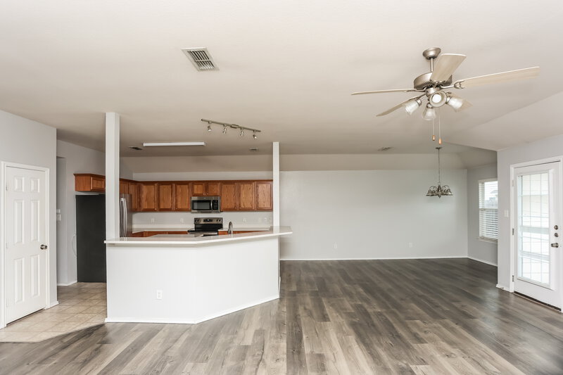 1,950/Mo, 433 Heritage Dr Crowley, TX 76036 Living Room View