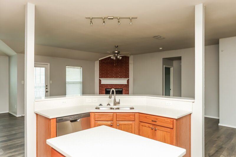 1,950/Mo, 433 Heritage Dr Crowley, TX 76036 Kitchen View 2