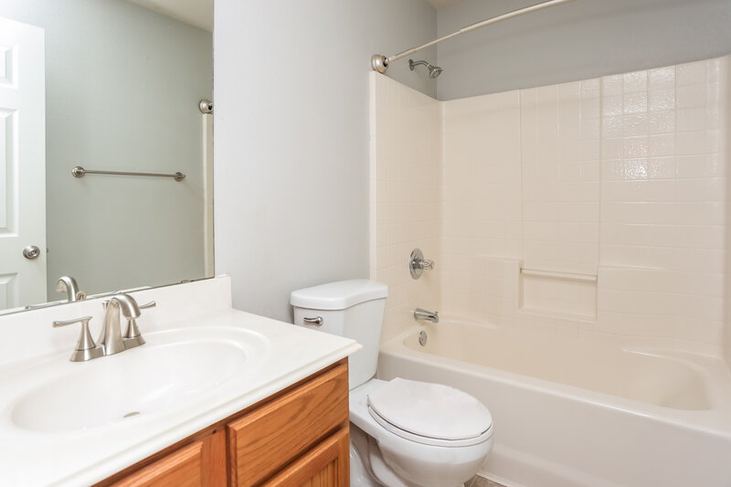1,950/Mo, 433 Heritage Dr Crowley, TX 76036 Bathroom View