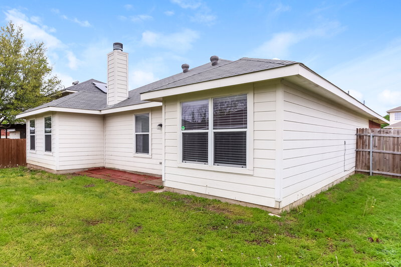 1,950/Mo, 433 Heritage Dr Crowley, TX 76036 Rear View