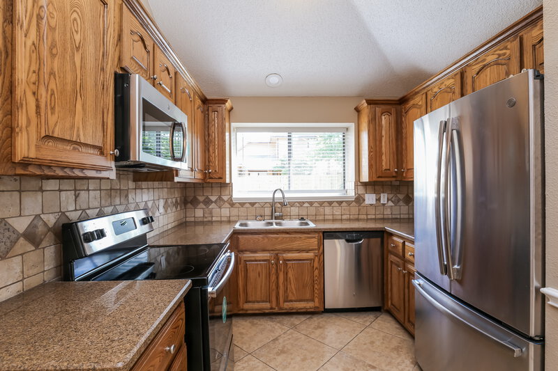 2,325/Mo, 814 Lovingham Drive Arlington, TX 76017 Kitchen View
