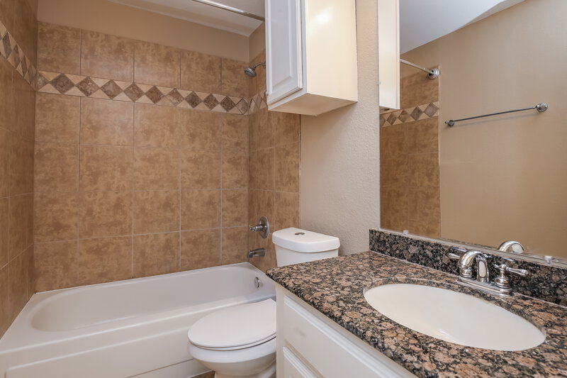 2,325/Mo, 814 Lovingham Drive Arlington, TX 76017 Bathroom View