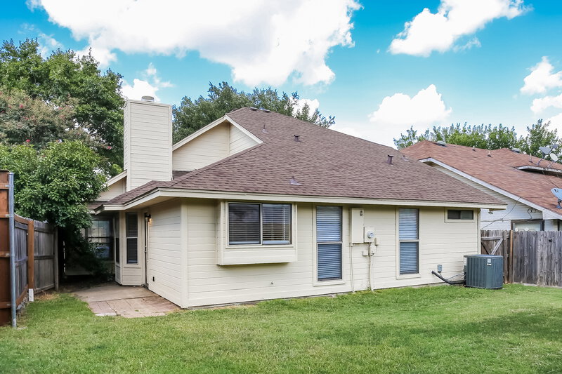 2,325/Mo, 814 Lovingham Drive Arlington, TX 76017 Rear View