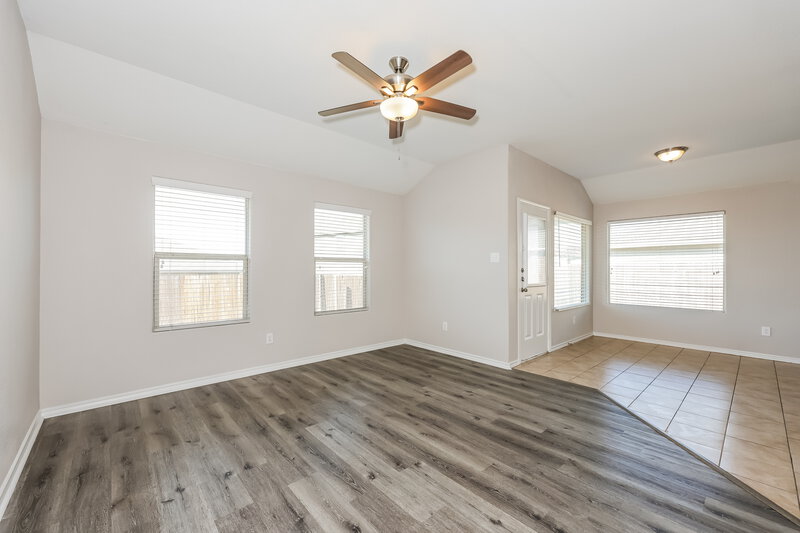 2,070/Mo, 8616 Fawn Hill Ct Fort Worth, TX 76134 Living Room View