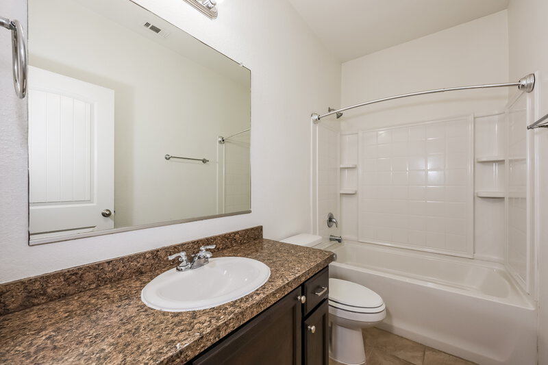 2,070/Mo, 8616 Fawn Hill Ct Fort Worth, TX 76134 Bathroom View