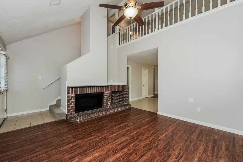 2,260/Mo, 657 Edgewood Dr Lancaster, TX 75146 Living Room View 2