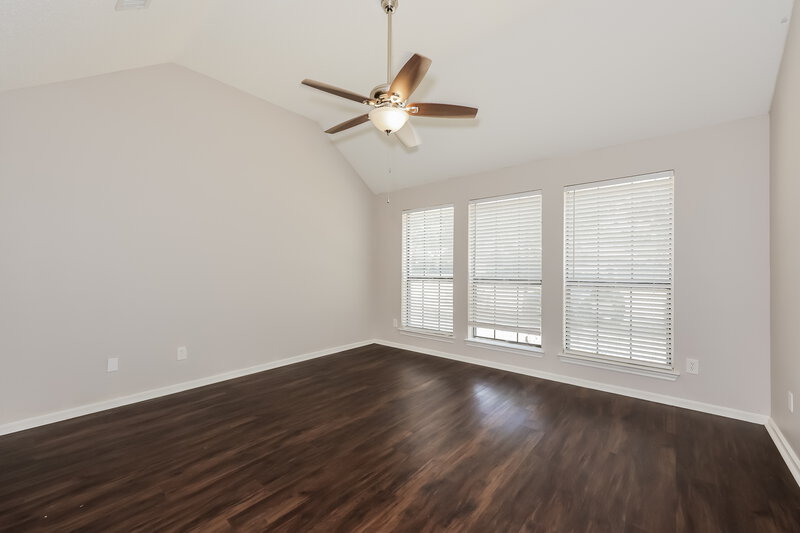 2,260/Mo, 657 Edgewood Dr Lancaster, TX 75146 Main Bedroom View