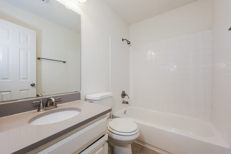 2,260/Mo, 657 Edgewood Dr Lancaster, TX 75146 Bathroom View