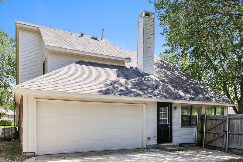 2,260/Mo, 657 Edgewood Dr Lancaster, TX 75146 Rear View