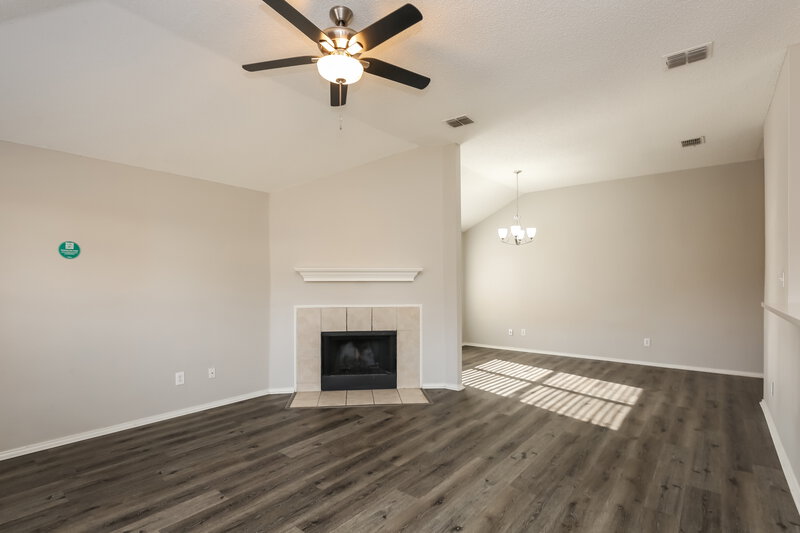 2,130/Mo, 828 Beaver Creek Dr Burleson, TX 76028 Living Room View