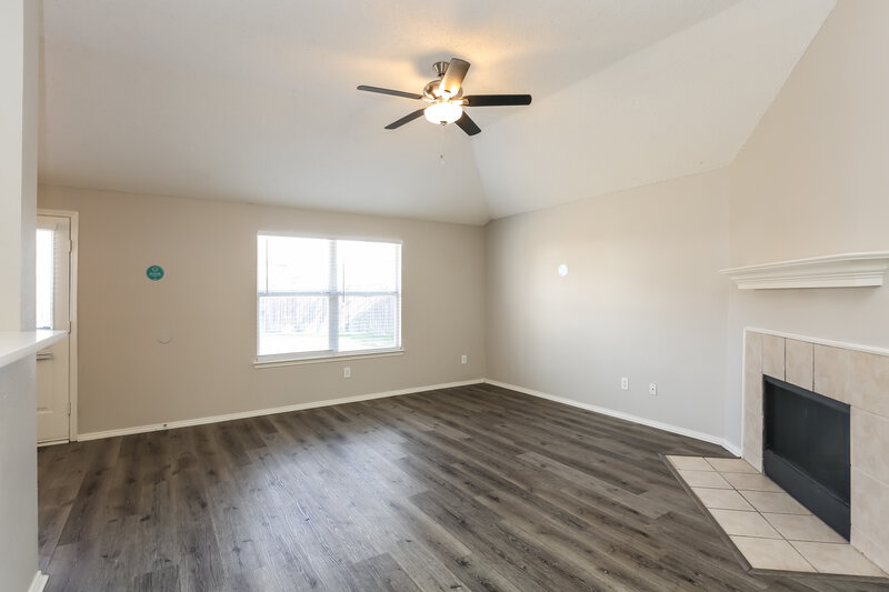 2,130/Mo, 828 Beaver Creek Dr Burleson, TX 76028 Living Room View 2