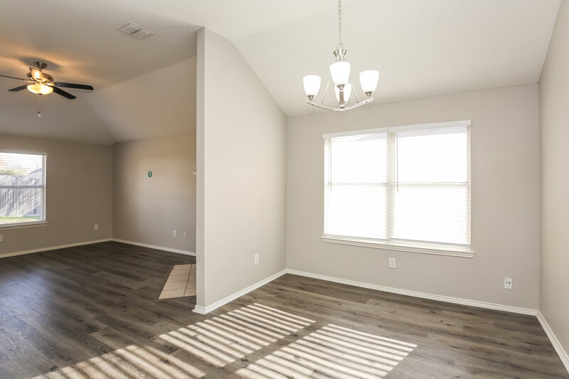 2,130/Mo, 828 Beaver Creek Dr Burleson, TX 76028 Dining Room View