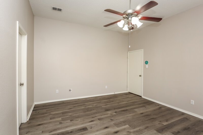 2,130/Mo, 828 Beaver Creek Dr Burleson, TX 76028 Main Bedroom View