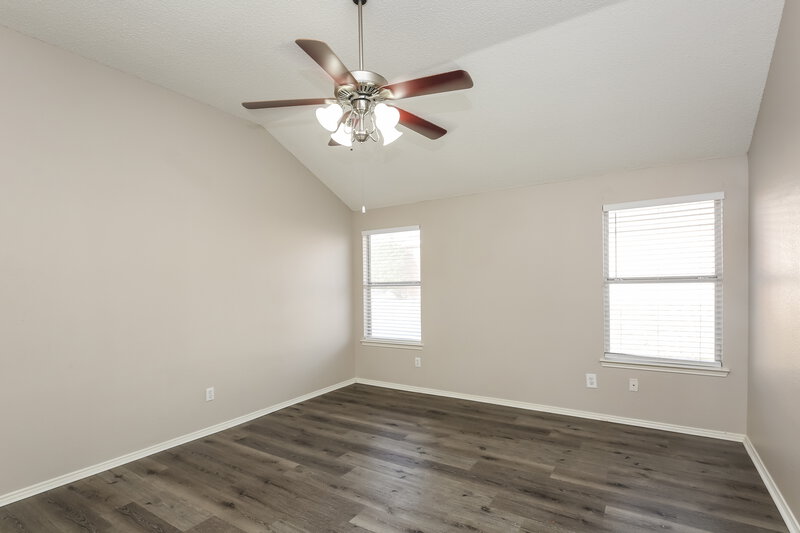 2,130/Mo, 828 Beaver Creek Dr Burleson, TX 76028 Main Bedroom View 2