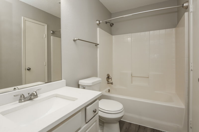 2,130/Mo, 828 Beaver Creek Dr Burleson, TX 76028 Bathroom View