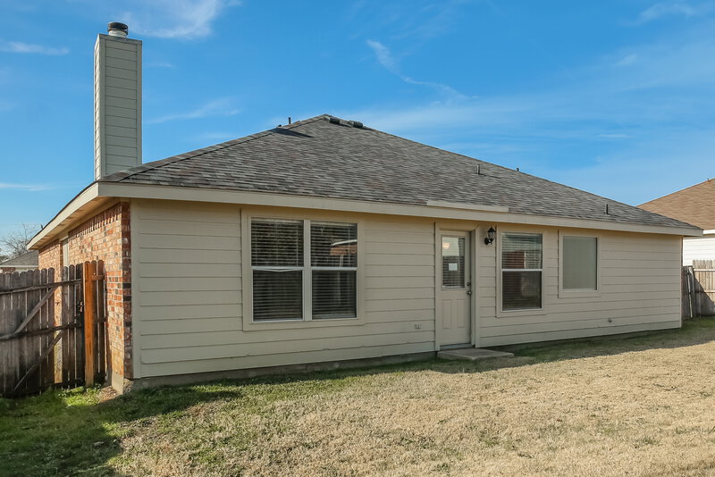 2,130/Mo, 828 Beaver Creek Dr Burleson, TX 76028 Rear View