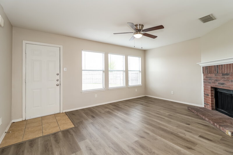 2,240/Mo, 2246 Midbury Dr Lancaster, TX 75134 Living Room View