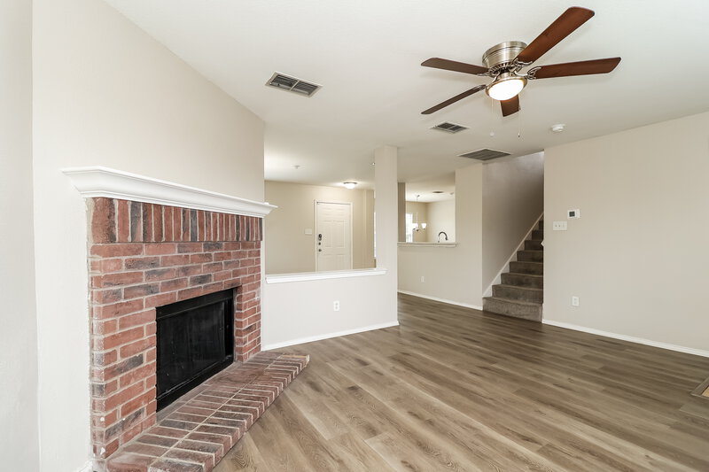 2,240/Mo, 2246 Midbury Dr Lancaster, TX 75134 Living Room View 2