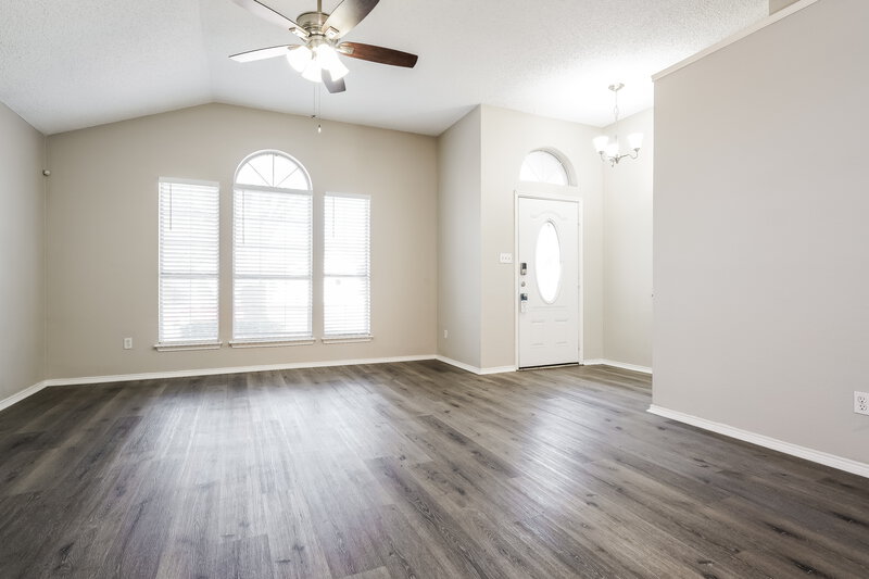 1,680/Mo, 2363 Kelton Street Fort Worth, TX 76133 Living Room View 2