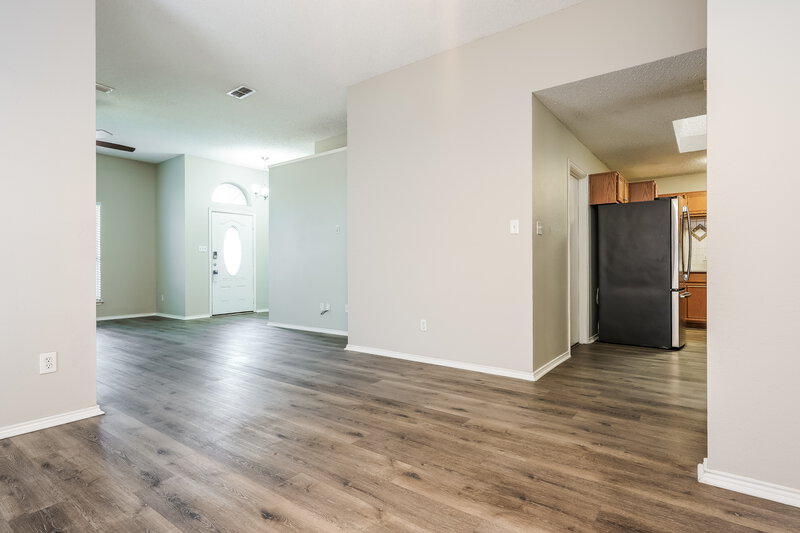 1,680/Mo, 2363 Kelton Street Fort Worth, TX 76133 Living Room View 3