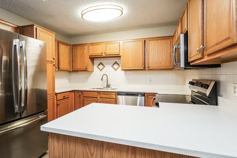 1,680/Mo, 2363 Kelton Street Fort Worth, TX 76133 Kitchen View 2