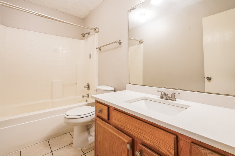 1,680/Mo, 2363 Kelton Street Fort Worth, TX 76133 Bathroom View