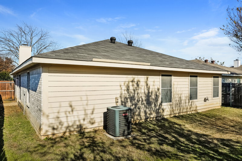 1,680/Mo, 2363 Kelton Street Fort Worth, TX 76133 Rear View