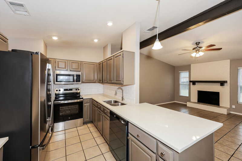 1,685/Mo, 7320 Ridge Rd W Fort Worth, TX 76133 Kitchen View