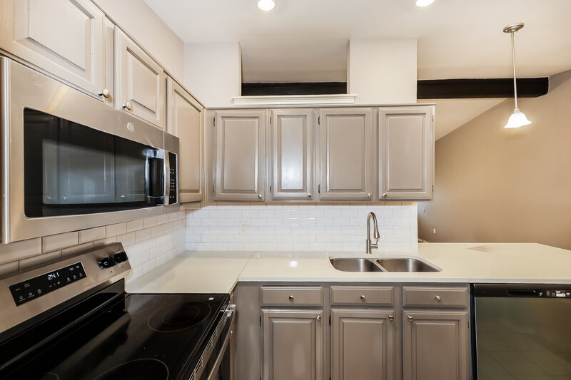 1,685/Mo, 7320 Ridge Rd W Fort Worth, TX 76133 Kitchen View 2