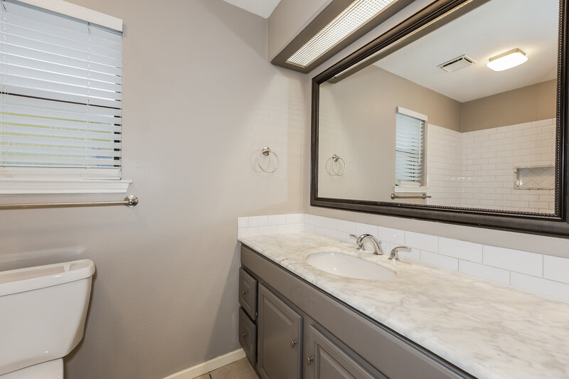 1,685/Mo, 7320 Ridge Rd W Fort Worth, TX 76133 Main Bathroom View