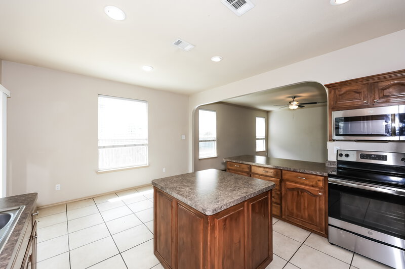 2,090/Mo, 9925 Fressia Ln Fort Worth, TX 76108 Kitchen View 2