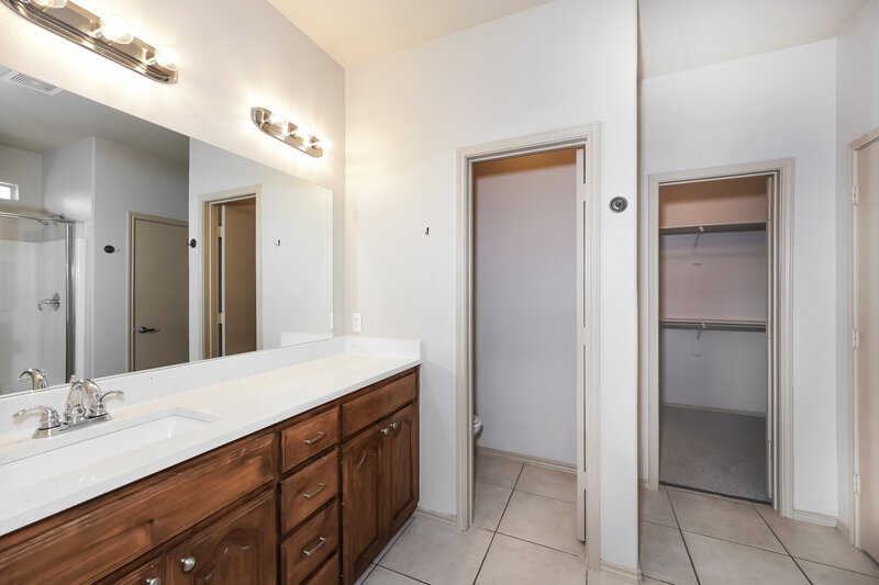 2,090/Mo, 9925 Fressia Ln Fort Worth, TX 76108 Main Bathroom View