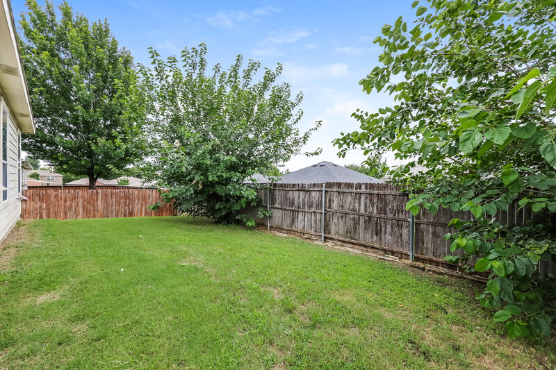 2,090/Mo, 9925 Fressia Ln Fort Worth, TX 76108 Rear View 2