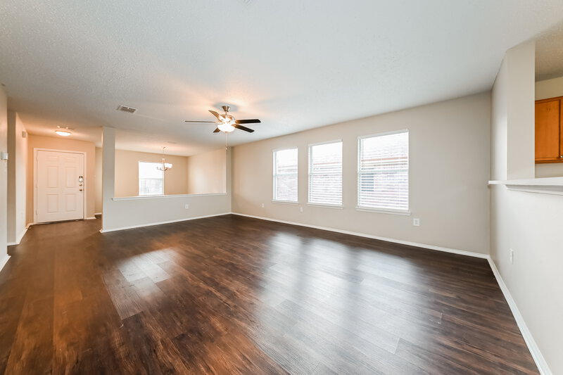 2,150/Mo, 2425 Meadowgate Ln Lancaster, TX 75134 Living Room View