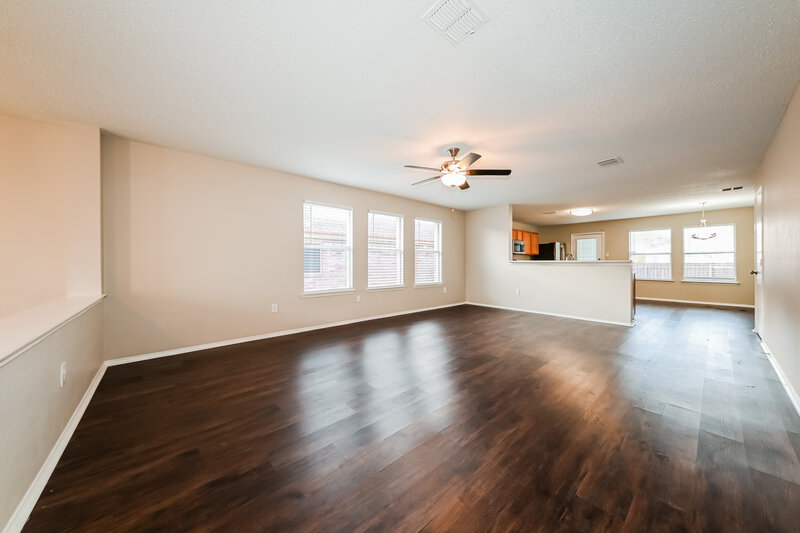 2,150/Mo, 2425 Meadowgate Ln Lancaster, TX 75134 Living Room View 2