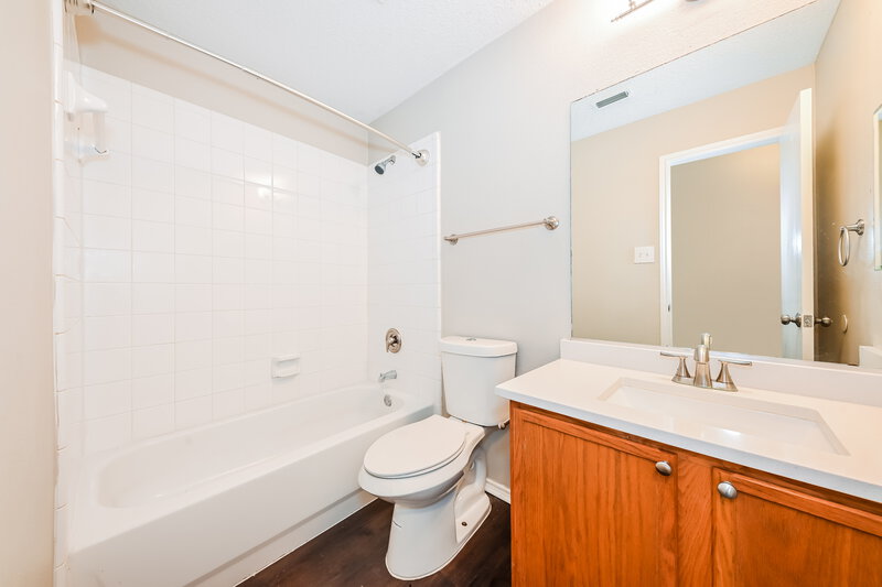 2,150/Mo, 2425 Meadowgate Ln Lancaster, TX 75134 Bathroom View