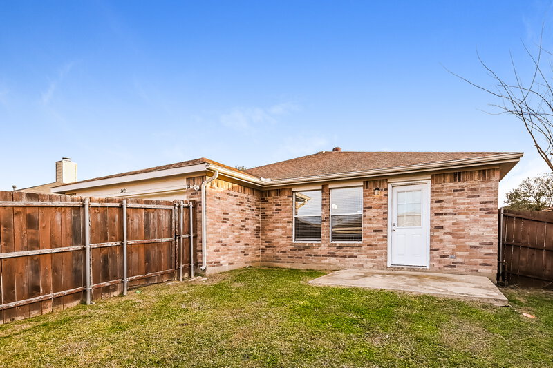 2,150/Mo, 2425 Meadowgate Ln Lancaster, TX 75134 Rear View