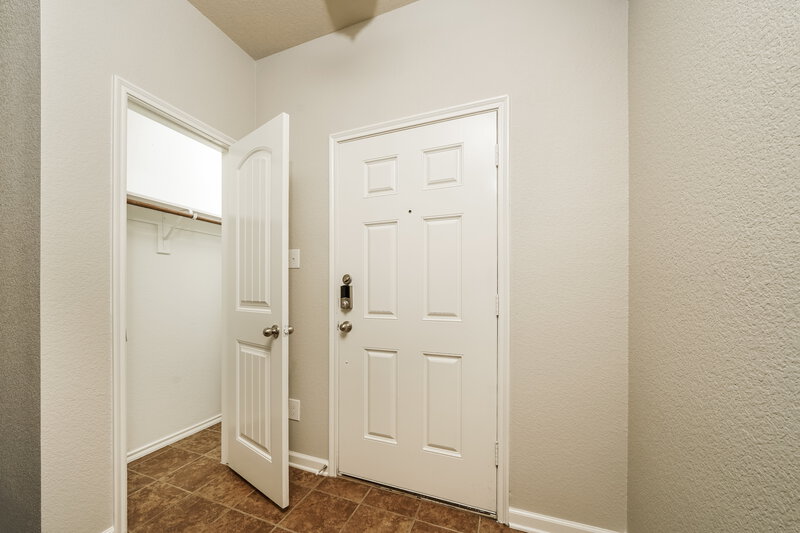 2,130/Mo, 1106 Bellevue Dr Princeton, TX 75407 Foyer View