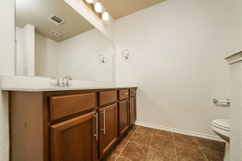 2,130/Mo, 1106 Bellevue Dr Princeton, TX 75407 Main Bathroom View
