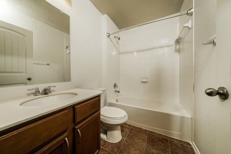 2,130/Mo, 1106 Bellevue Dr Princeton, TX 75407 Bathroom View